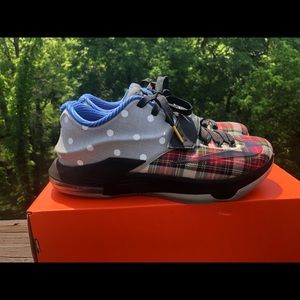 NIKE KD 7 EXT PLAID AND POLKA DOT SIZE 8.5 MENS